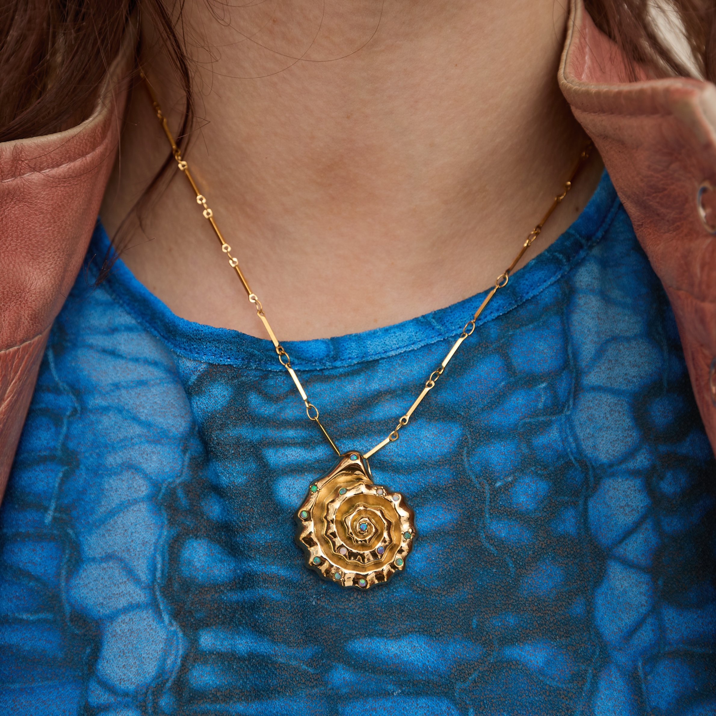 Spirals Shell Necklace Gold