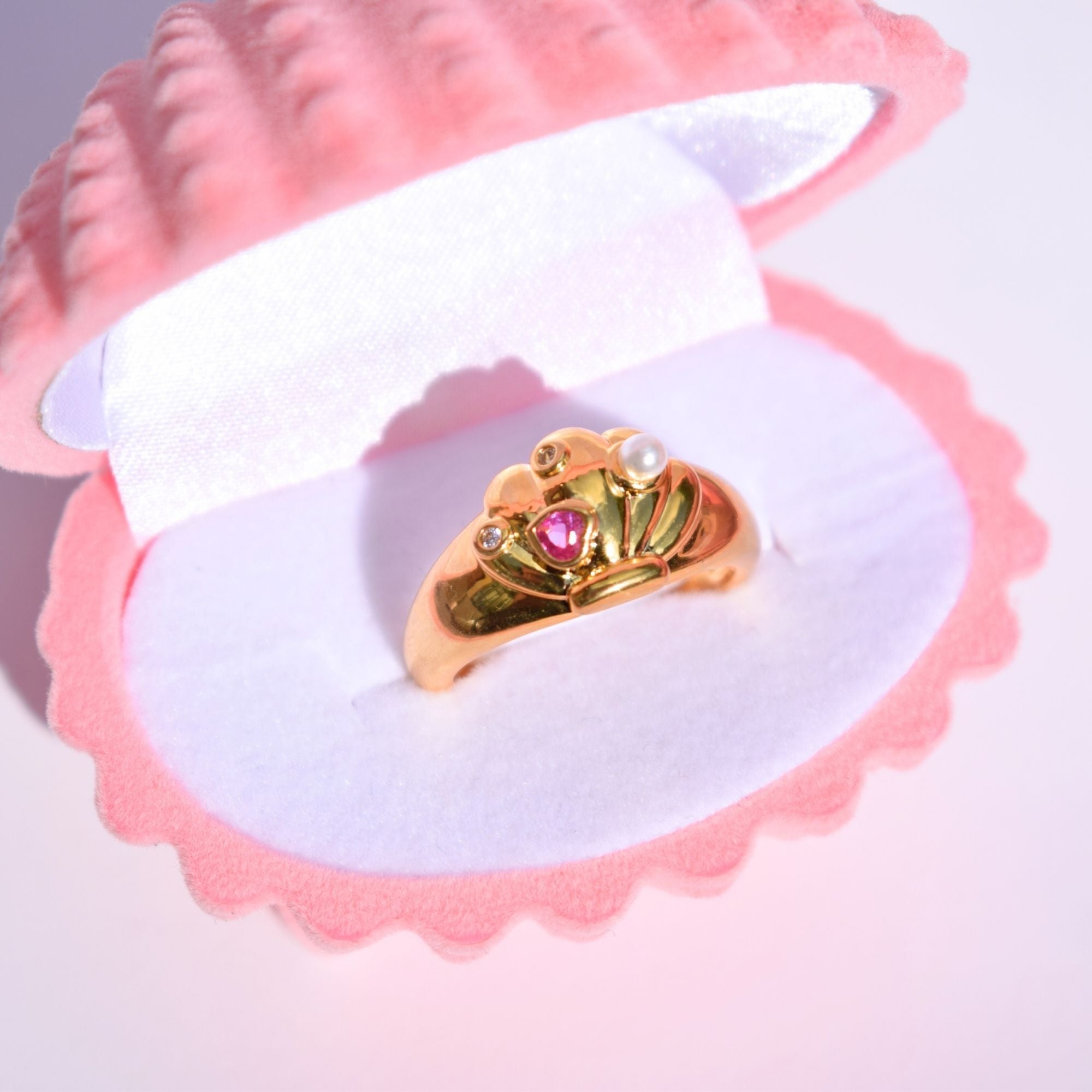 Love Pearls Shell Gold Ring