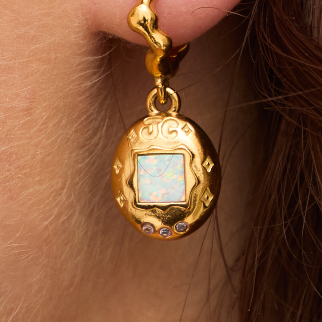 Tamagotchii Earring Gold