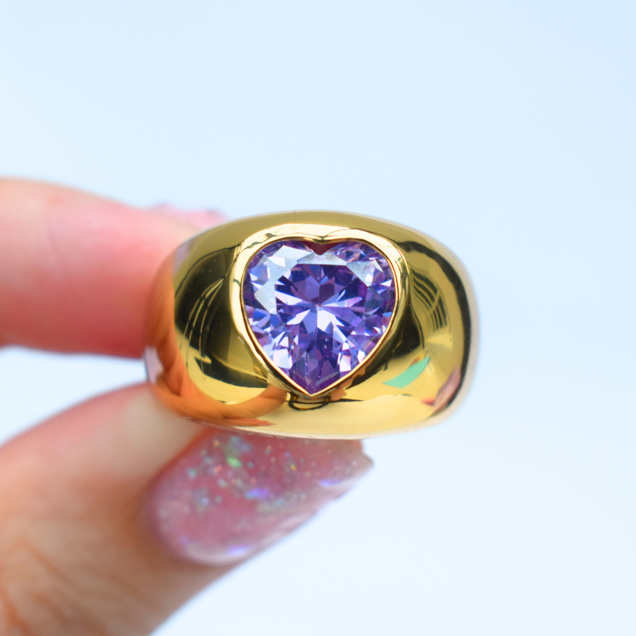 Jumbo Heart Signet Gold