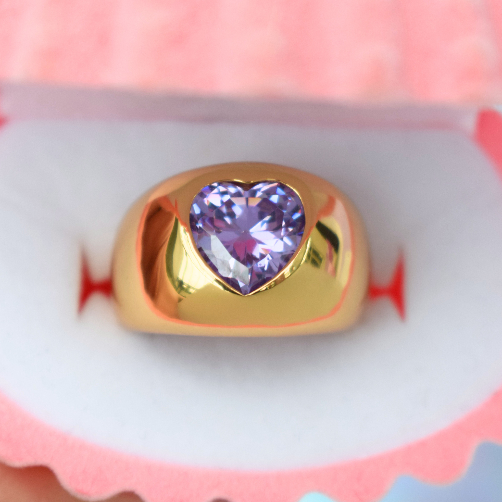 Jumbo Heart Signet Gold