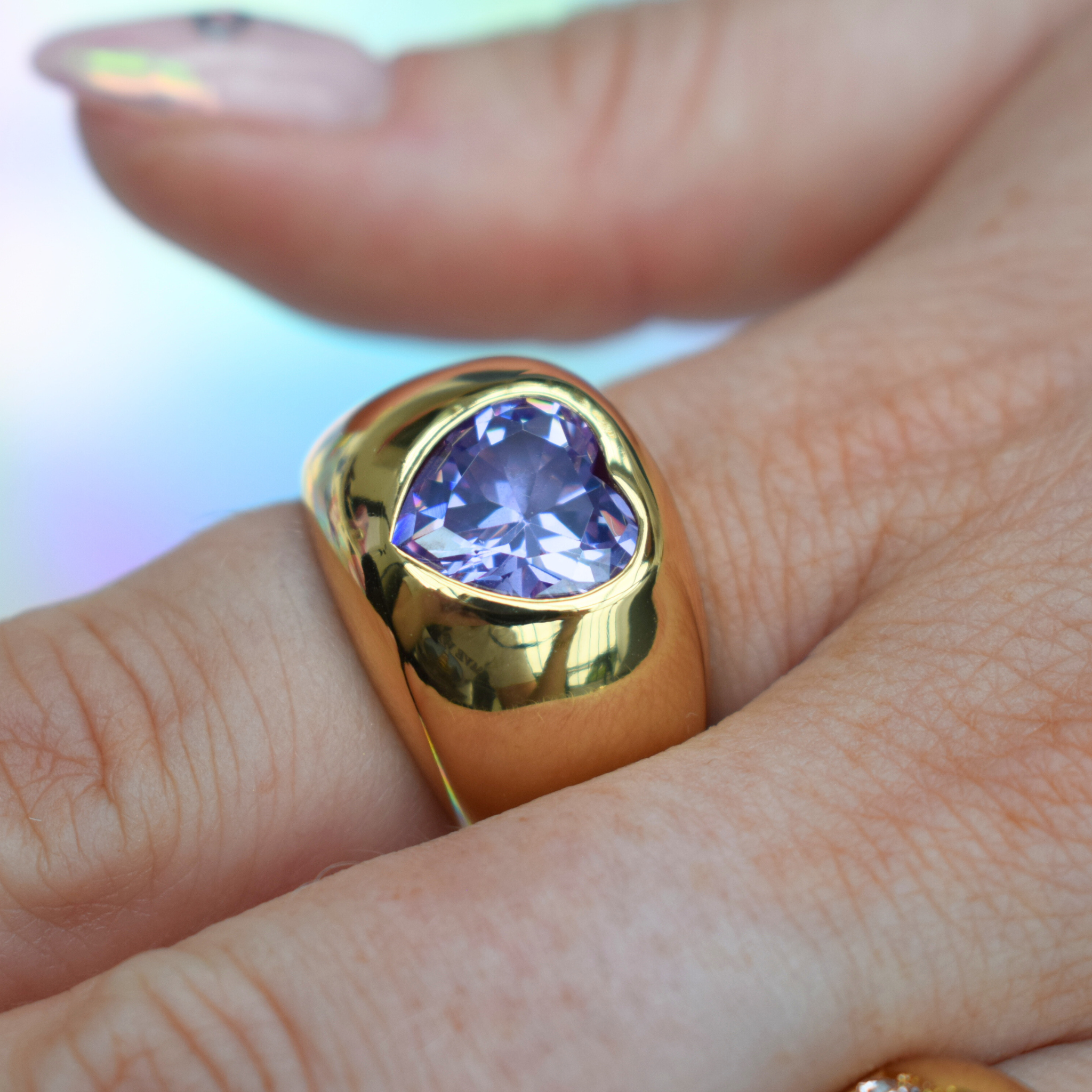 Jumbo Heart Signet Gold