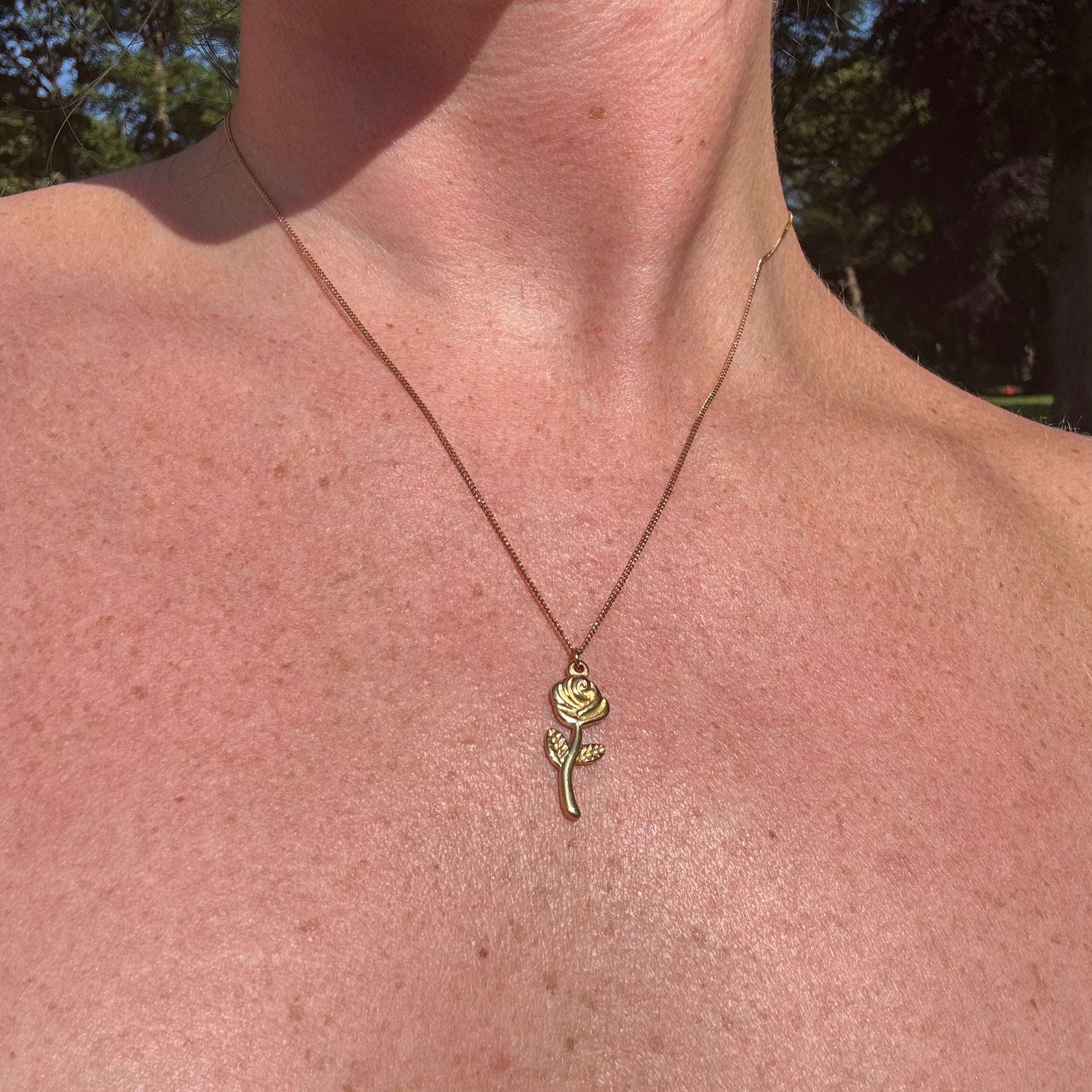 Riot Rose Necklace Gold