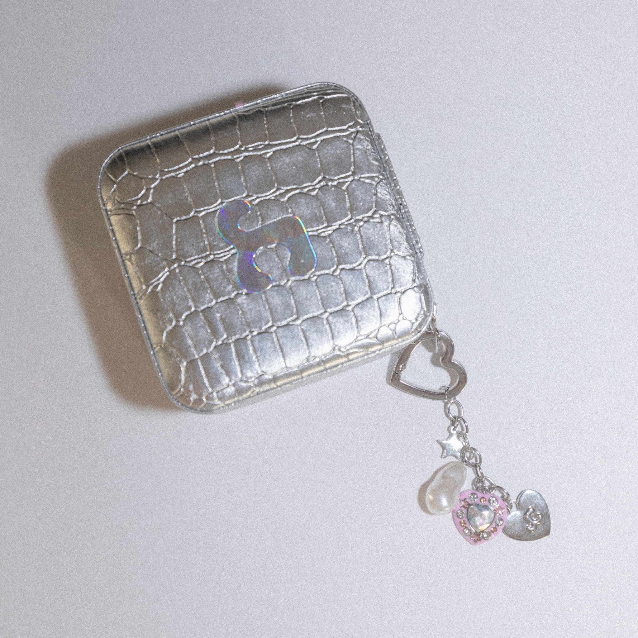 Heart-shaped keychain with heart and pearl charms.