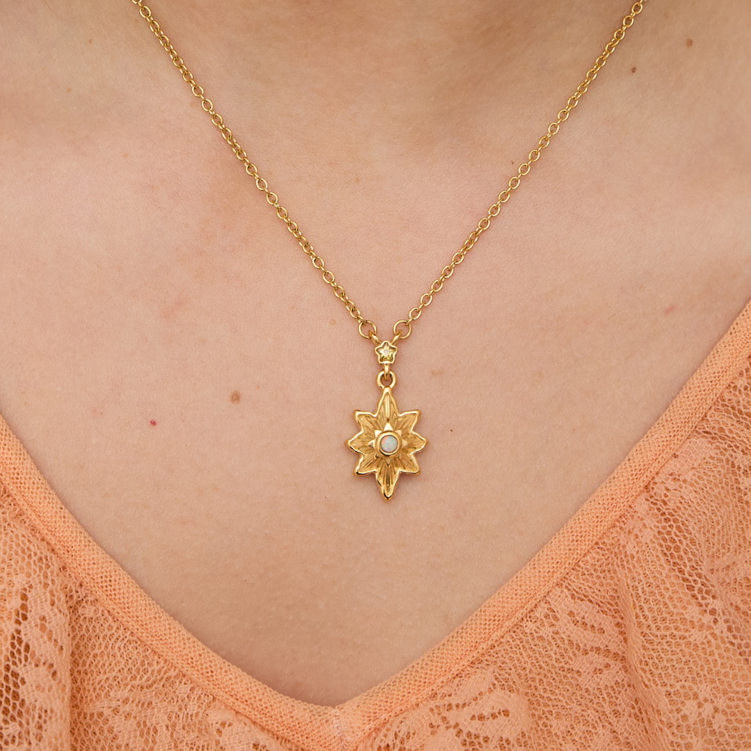 North Star Necklace Gold