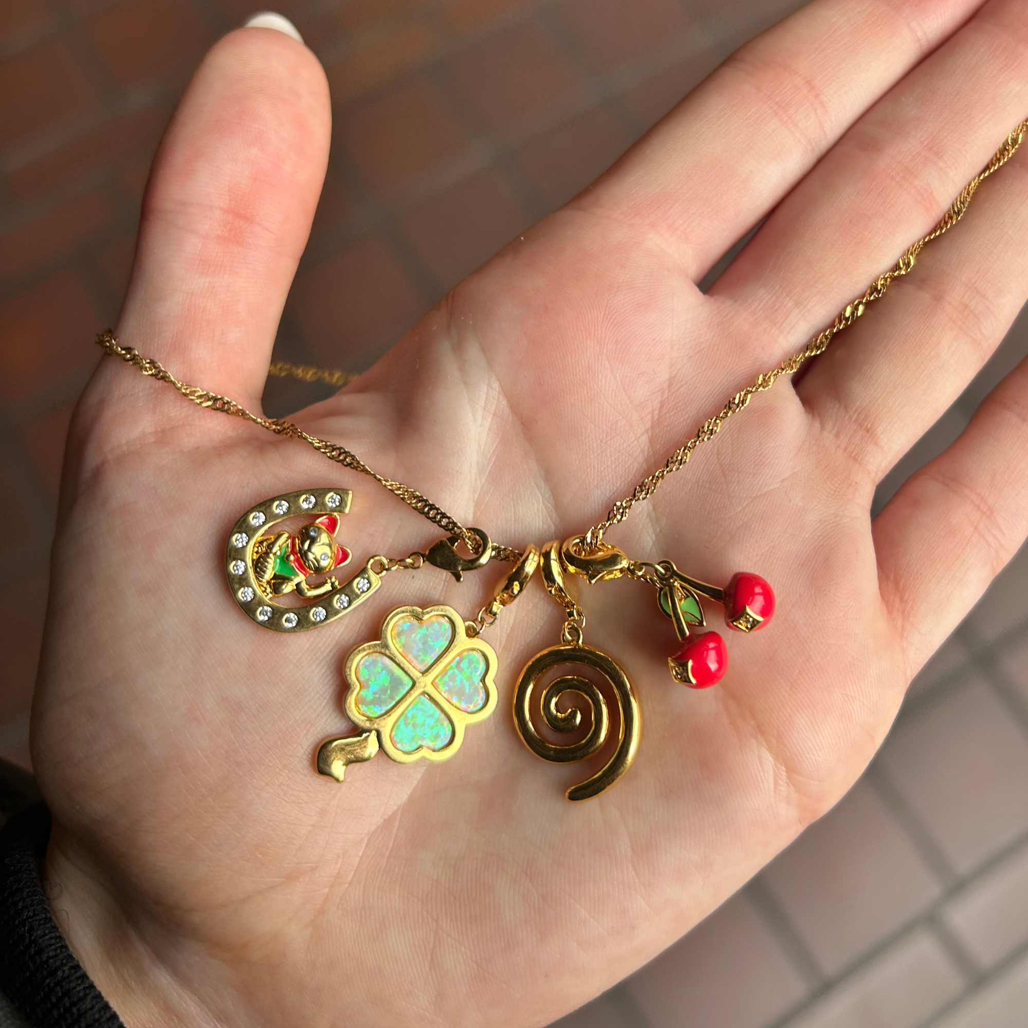 Fortune’s Favour Charm Set Gold