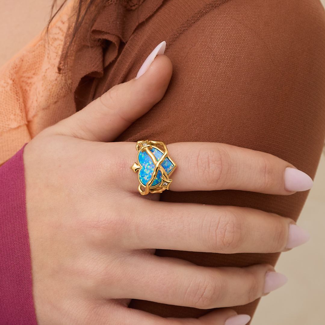 Heart in Orbit Ring Gold