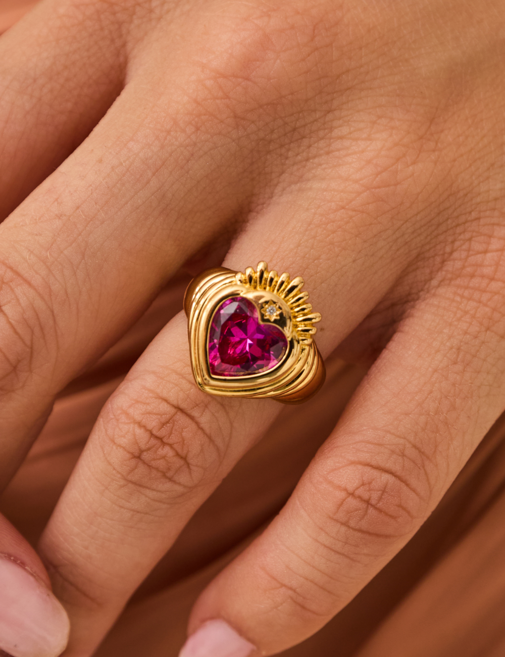 Queen of Hearts Ring Gold