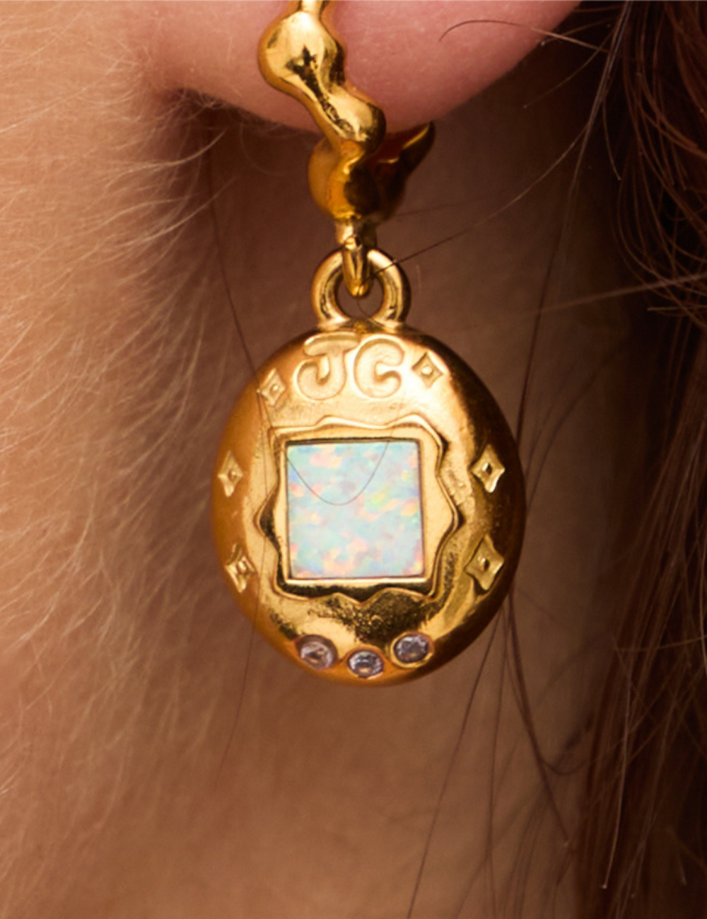 TamagotchiiGold_Earring_JulyChild_2.png