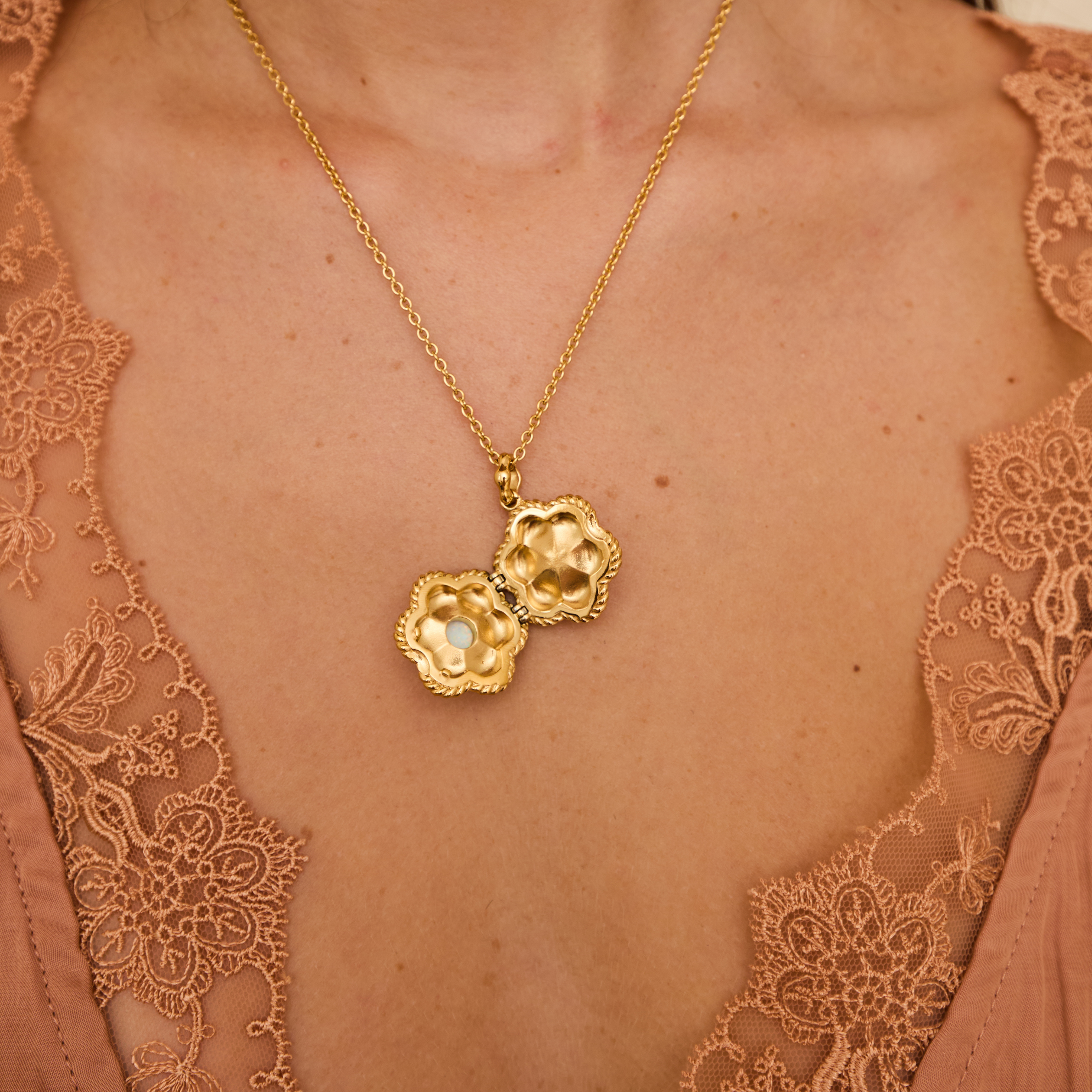 In Bloom Locket Necklace Gold