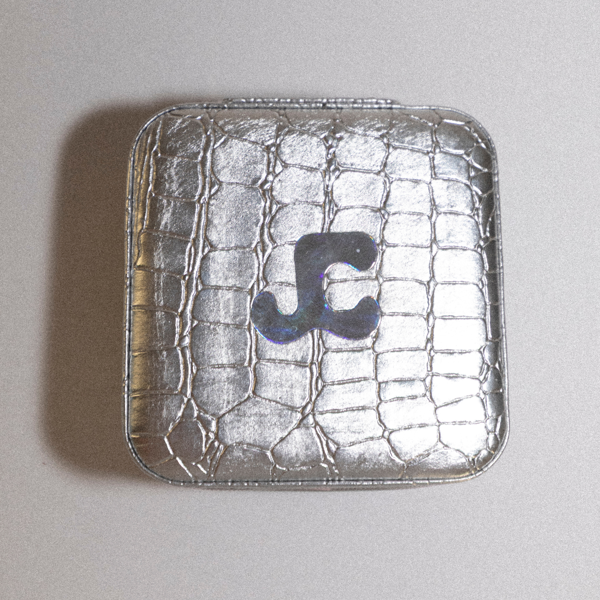 metallic-jewellery-travel-case-7_11a85b20-04d4-458e-88fd-b808748868be.png