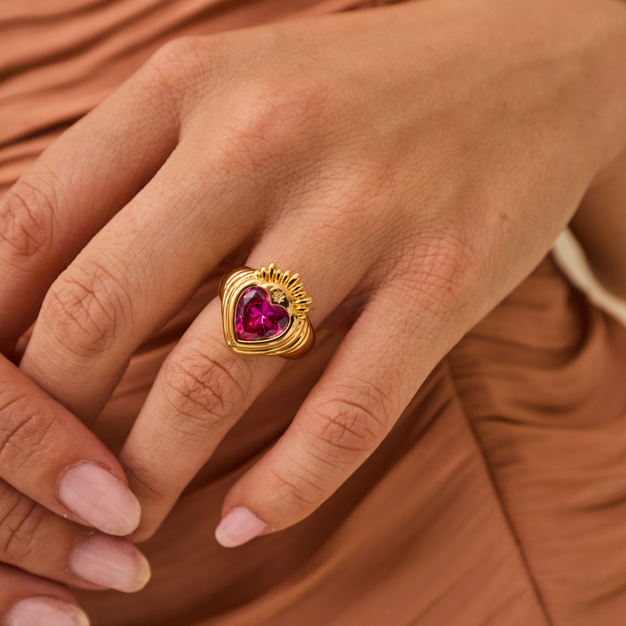 Queen of Hearts Ring Gold