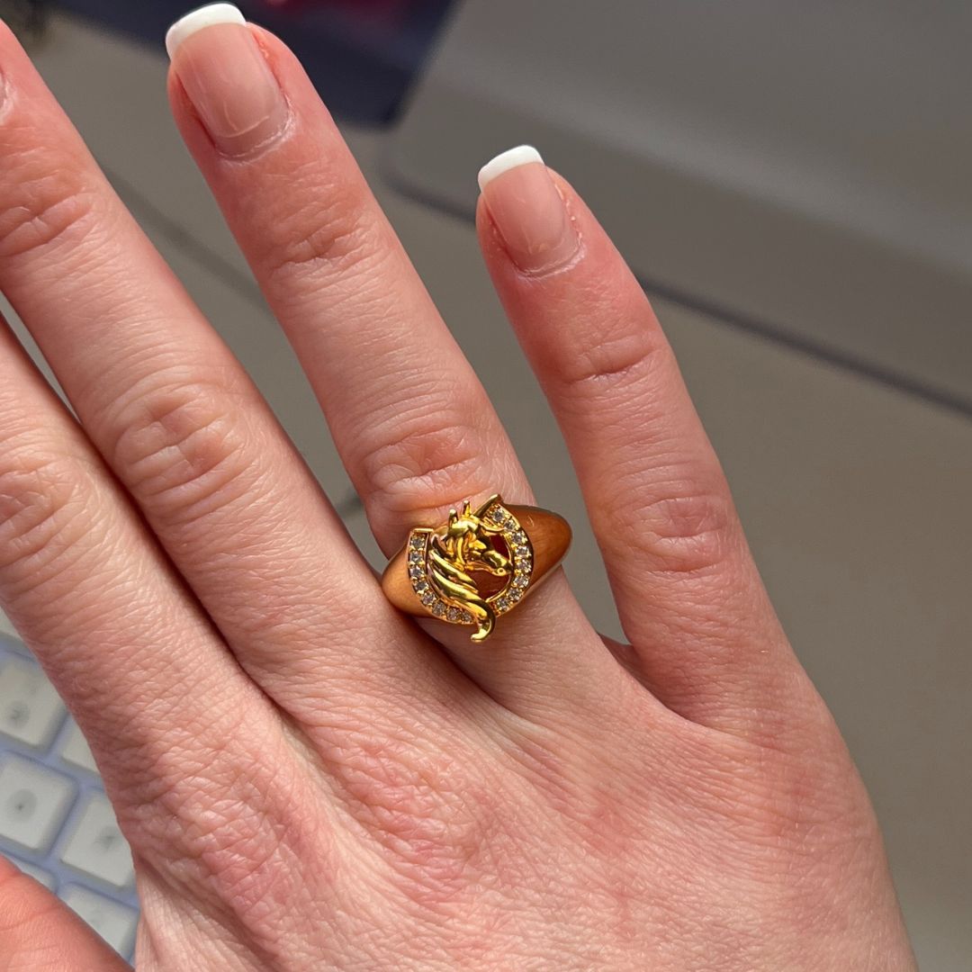 Unicorn Bow Ring Gold